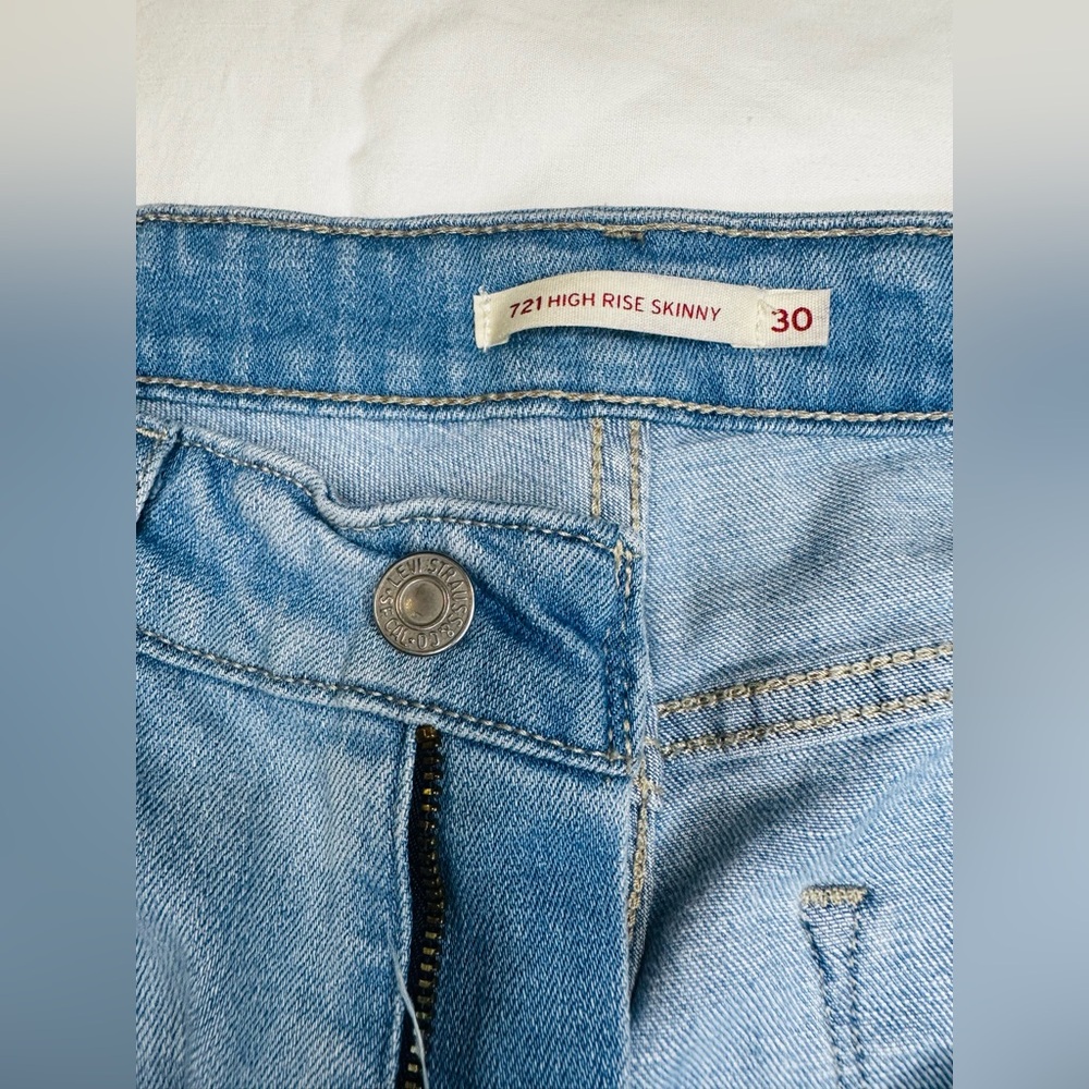 Levi's Sky Blue High Rise Women's Jeans - Picture 2 of 11